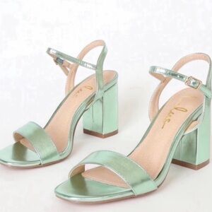 Lulus Arya metallic green